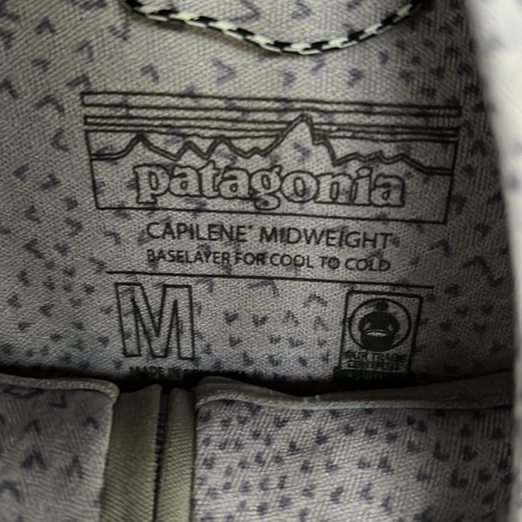 Women’s Patagonia Quarter Zip. Purple, adorable heart-like pattern.Lightweight.M - Picture 6 of 8